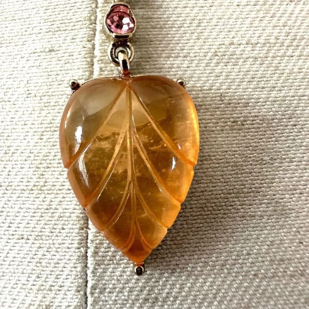 Heart leaf pendant necklace